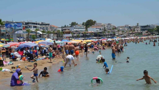 Didim'de tatilciler plajları doldurdu