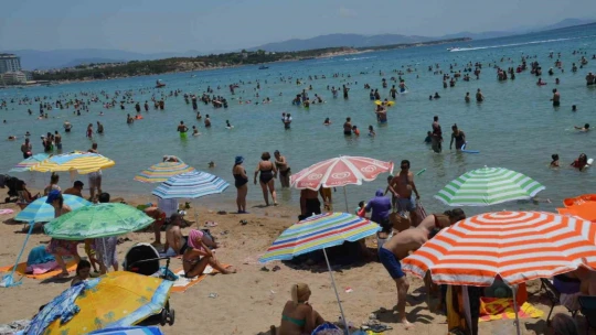 Didim'de tatilciler plajları doldurdu