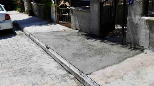 Didim'de yol bakım ve onarım çalışmaları devam ediyor