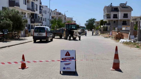 Didim'de yol bakım ve onarım çalışmaları devam ediyor