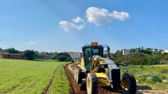 Didim'de yol yapım çalışmaları sürüyor
