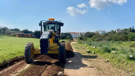 Didim'de yol yapım çalışmaları sürüyor