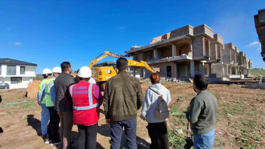 Didim'deki sitede yıkım işlemi başladı