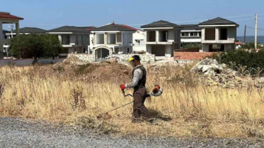 Didim genelinde temizlik ve yeşil alan bakımları yaz boyunca devam edecek