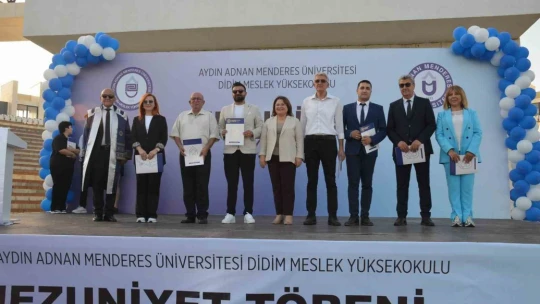 Didim MYO'da 140 öğrenci kep attı