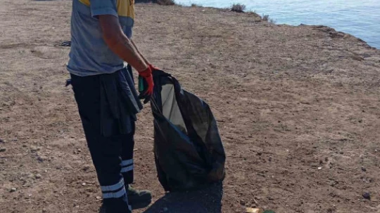 Didim sahillerinde temizlik çalışmaları aralıksız sürüyor