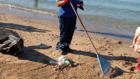 Didim sahillerinde temizlik çalışmaları aralıksız sürüyor