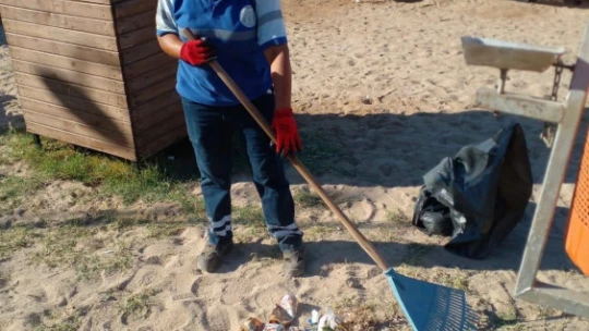 Didim sahillerinde temizlik çalışmaları aralıksız sürüyor