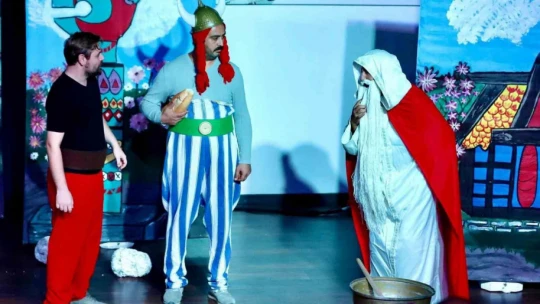 Didimli çocuklar, çocuk tiyatrosuyla eğlendi