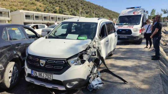 Direksiyon başında fenalaşan sürücü 3 araca çarptı: 1 yaralı