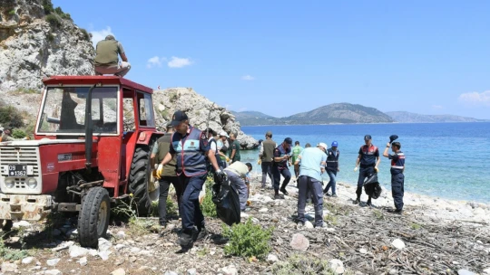 Doğa harikası Milli Park'ta kıyı temizliği