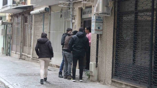 Doğalgaz kutusu üzerinde unutulan çanta, ekipleri harekete geçirdi
