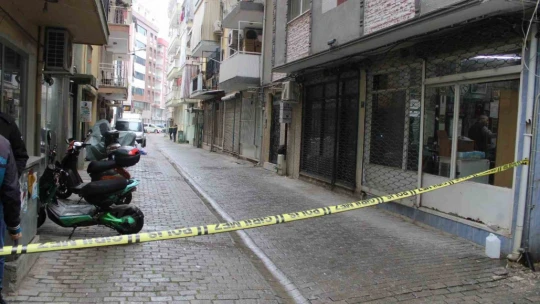 Doğalgaz kutusu üzerinde unutulan çanta, ekipleri harekete geçirdi