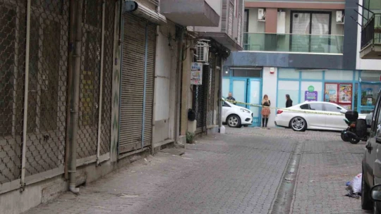 Doğalgaz kutusu üzerinde unutulan çanta, ekipleri harekete geçirdi