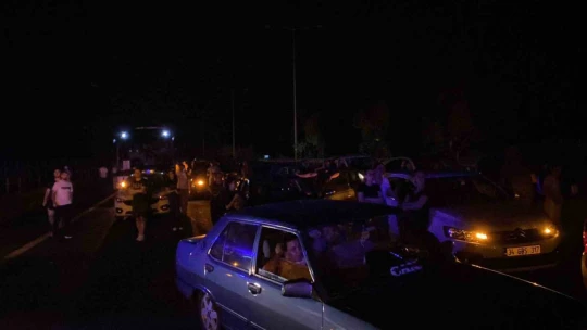 Doğalgaz yüklü tır devrildi, otoyol trafiğe kapatıldı