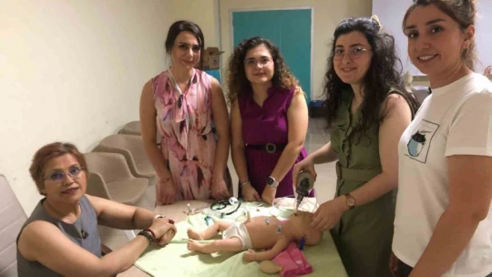 Doğumda görev alan personeller sertifika alıyor