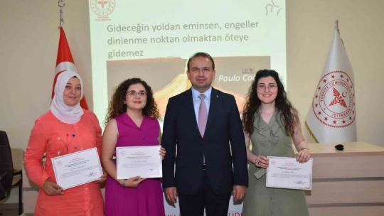 Doğumda görev alan personeller sertifika alıyor