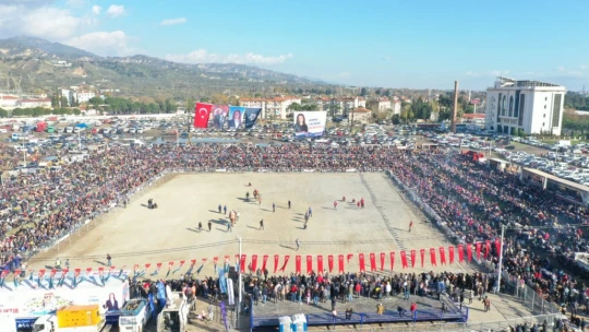 Dünya kupasının sahibi 'Ayhan Bey' adlı pehlivan deve oldu