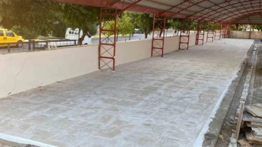Efekent Pazar Yeri'nde mazgallar temizlendi