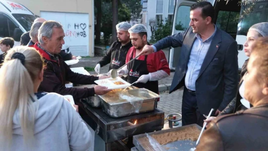 Efeler Belediye Başkan Adayı Pehlivan, iftarını mahalle sakinleri ile birlikte açtı