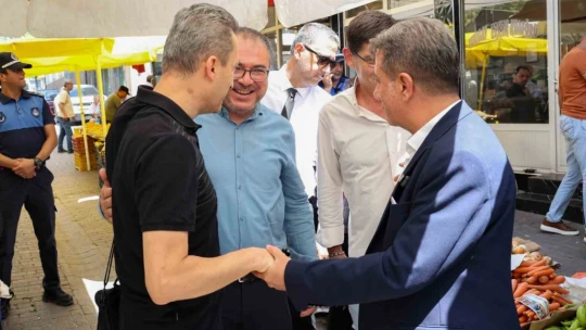 Efeler Belediye Başkanı Yetişkin, Salı Pazarı'nda vatandaşlarla buluştu