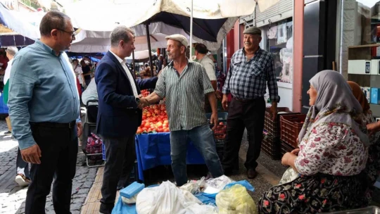 Efeler Belediye Başkanı Yetişkin, Salı Pazarı'nda vatandaşlarla buluştu