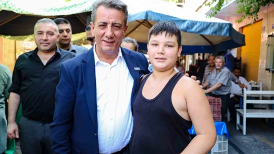 Efeler Belediye Başkanı Yetişkin, Salı Pazarı'nda vatandaşlarla buluştu