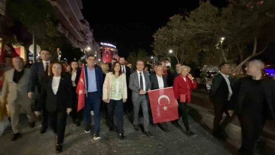 Efeler Belediyesi, 'Cumhuriyet Bayramı'nı fener alayı ile taçlandırdı