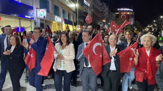 Efeler Belediyesi, 'Cumhuriyet Bayramı'nı fener alayı ile taçlandırdı
