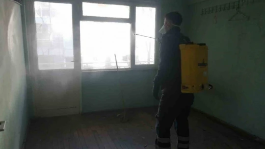 Efeler Belediyesi çöp evleri temizledi