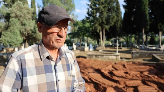 Efeler Belediyesi ecdat mezarlarını iş makinesi ile yıktı
