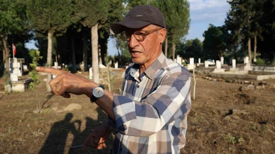 Efeler Belediyesi ecdat mezarlarını iş makinesi ile yıktı