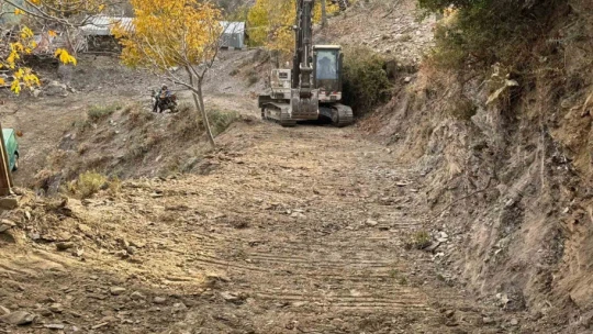 Efeler Belediyesi ekipleri Konuklu Mahallesi'nin yollarını düzenledi