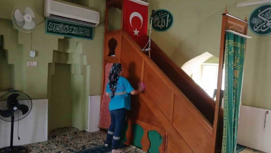 Efeler Belediyesi ibadethanelerin temizliklerini sürdürüyor