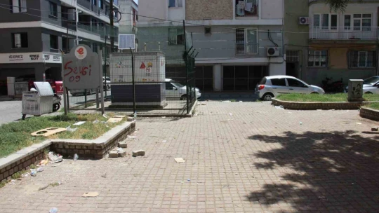 Efeler Belediyesi ilgilenmeyince, çocukların oynayacağı alan çöplüğe döndü