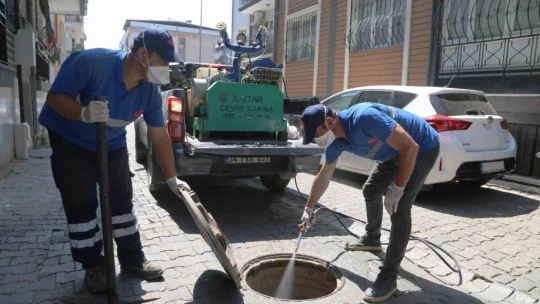 Efeler Belediyesi kent genelinde ilaçlama çalışmalarını sürdürüyor