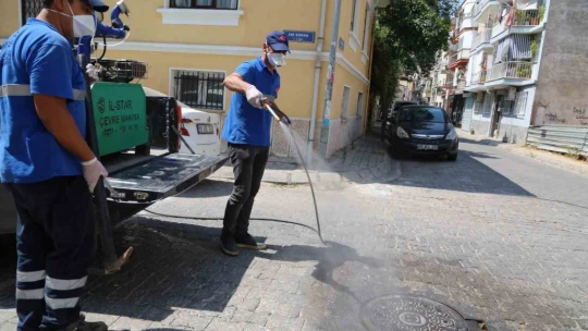 Efeler Belediyesi kent genelinde ilaçlama çalışmalarını sürdürüyor