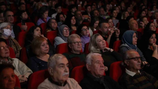 Efeler Belediyesi korosundan müzik ziyafeti
