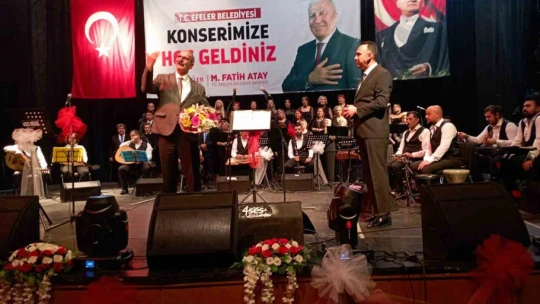 Efeler Belediyesi korosundan müzik ziyafeti