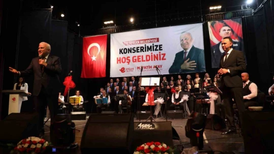 Efeler Belediyesi korosundan müzik ziyafeti
