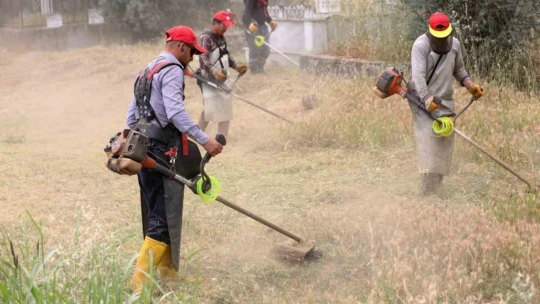Efeler Belediyesi mezarlıklardaki çalışmalarını sürdürüyor