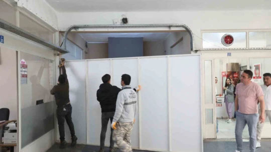 Efeler Belediyesi'nde bazı birimlerde vatandaşlara kapatılan kapılar kaldırıldı
