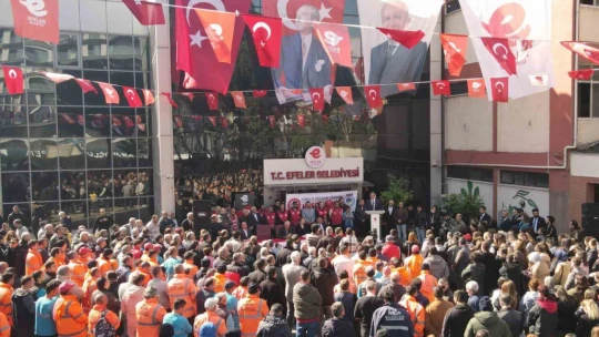 Efeler Belediyesi'nde işçiler maaş artışını davul zurnayla kutladı