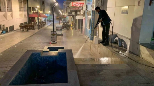 Efeler Belediyesi'nden Sevgi Yolu'nda temizlik çalışması