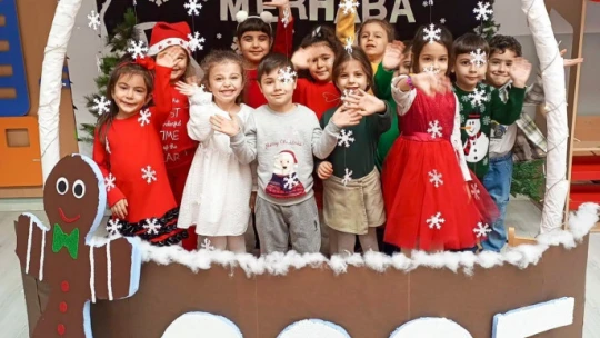 Efeler Belediyesi'nin miniklerinden erken yılbaşı coşkusu