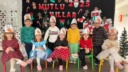 Efeler Belediyesi'nin miniklerinden erken yılbaşı coşkusu