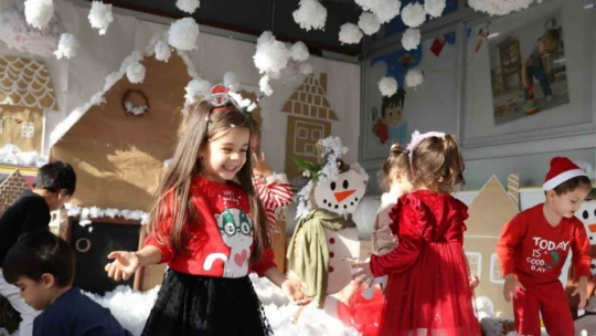 Efeler Belediyesi'nin miniklerinden erken yılbaşı coşkusu