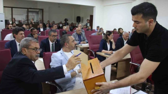 Efeler Belediyesi'nin yeni dönem ilk meclis toplantısı yapıldı