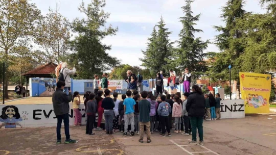 Efeler Belediyesi Şehir Tiyatrosu, çocuklarla buluştu