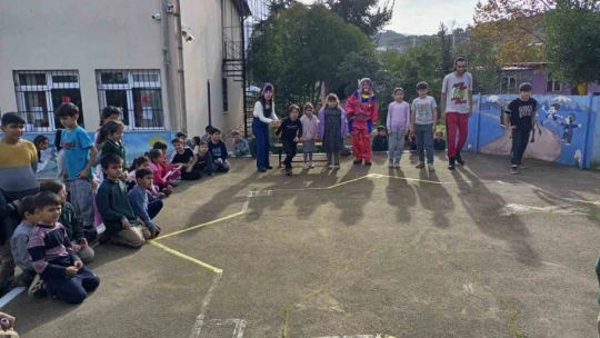 Efeler Belediyesi Şehir Tiyatrosu, çocuklarla buluştu